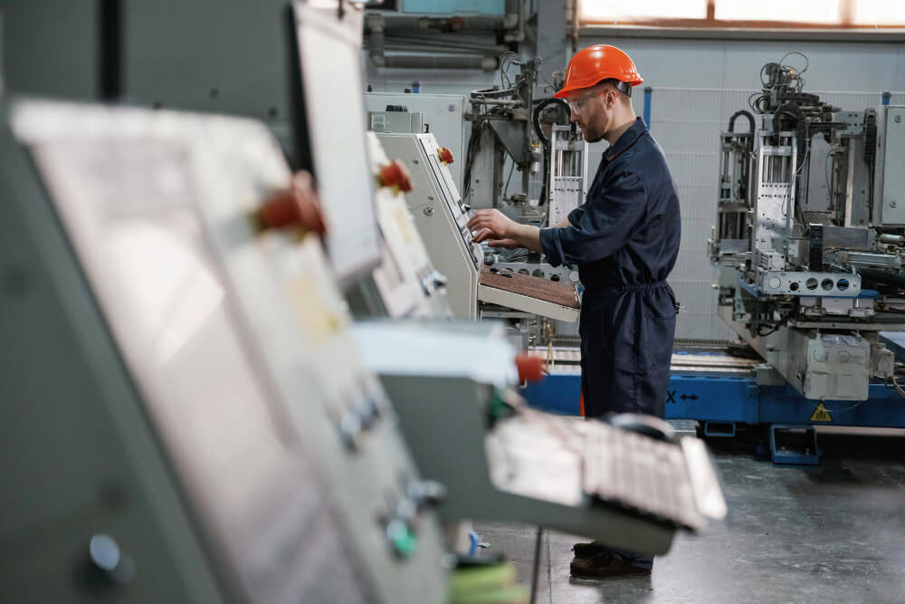 dostępność zasobów w produkcji